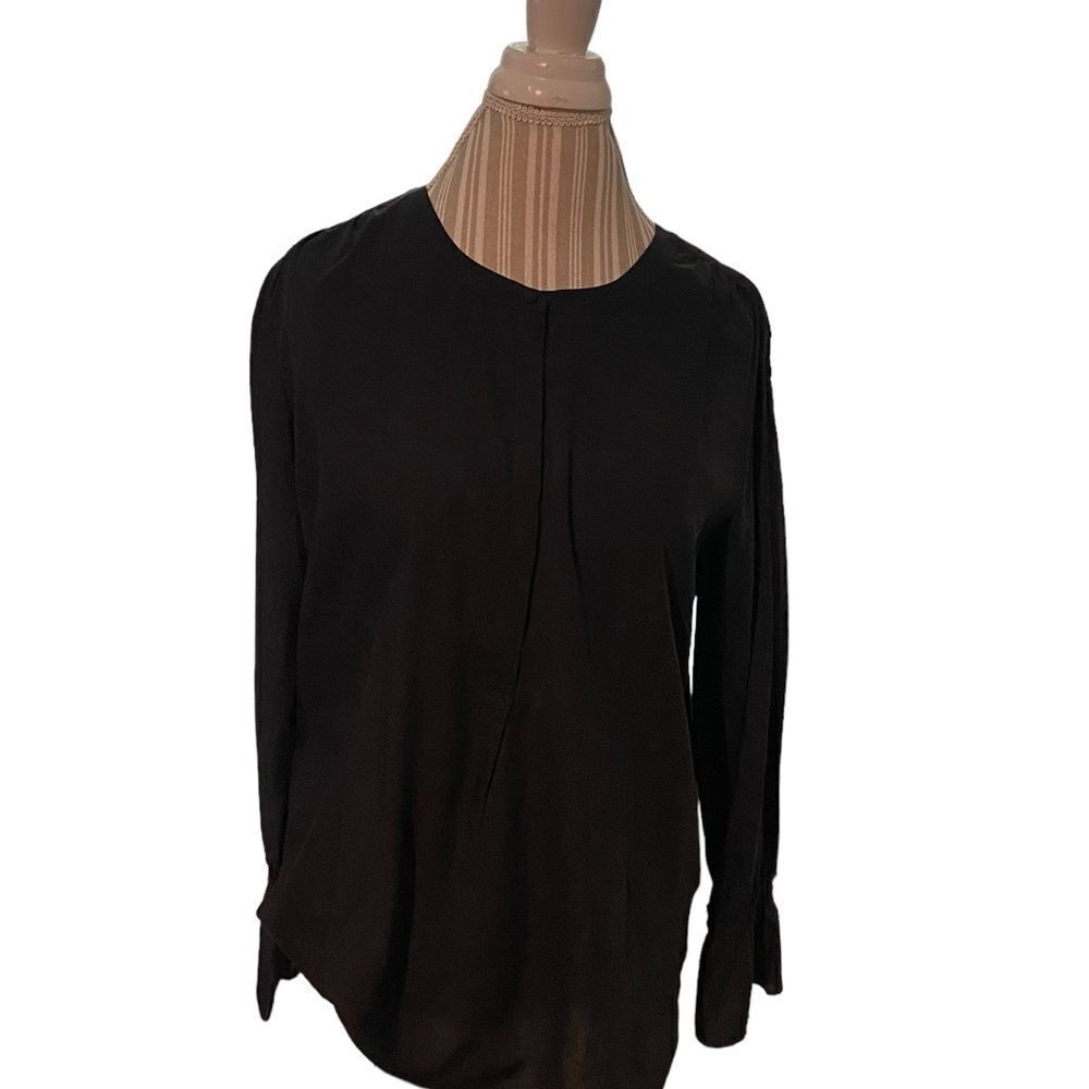 Ann Taylor size medium blouse excellent condition see pics new with tags